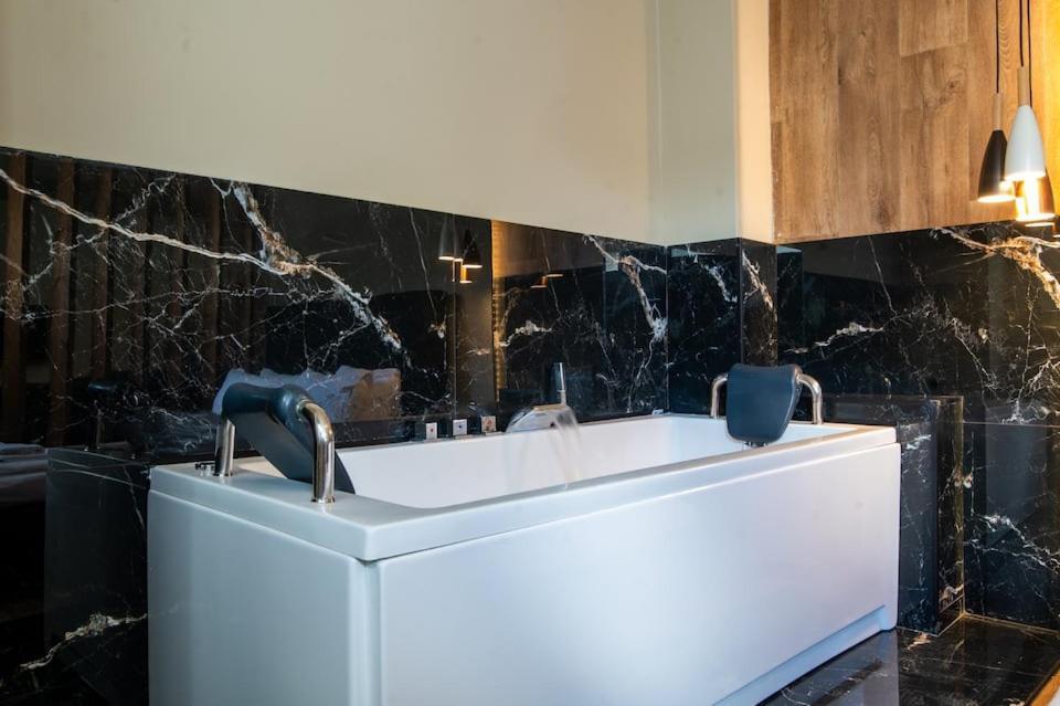 Noho Boutique , Premium Living Dikeou 8 Leilighet Athen Eksteriør bilde